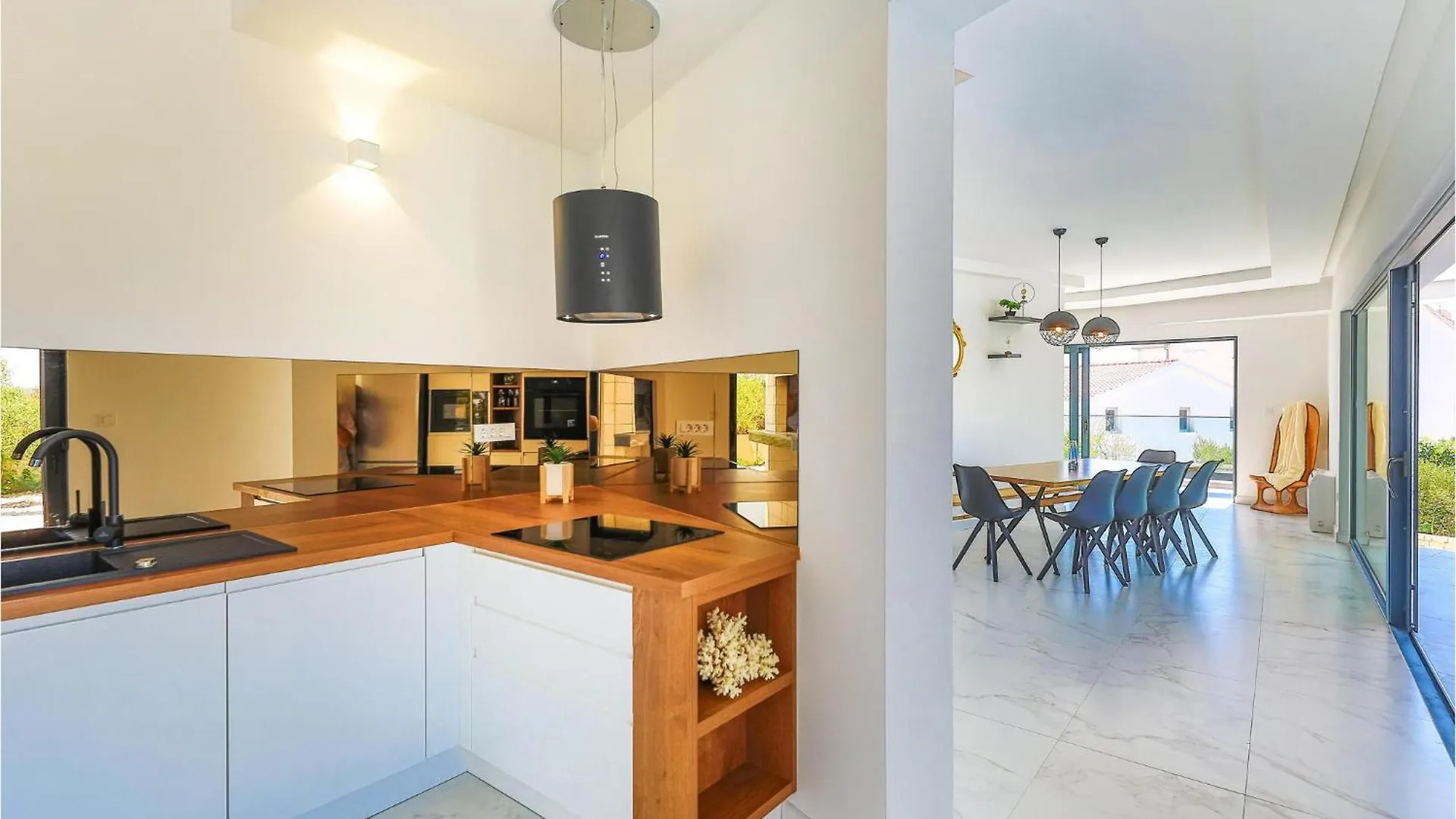 Beautiful Home In Okrug Gornji With Sauna Trogir